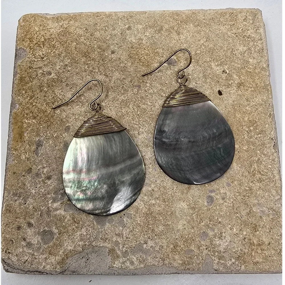 N/A iridescent black